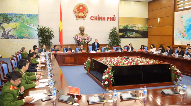 Phó Thủ tướng Trương Hoà Bình phát biểu tại cuộc họp.