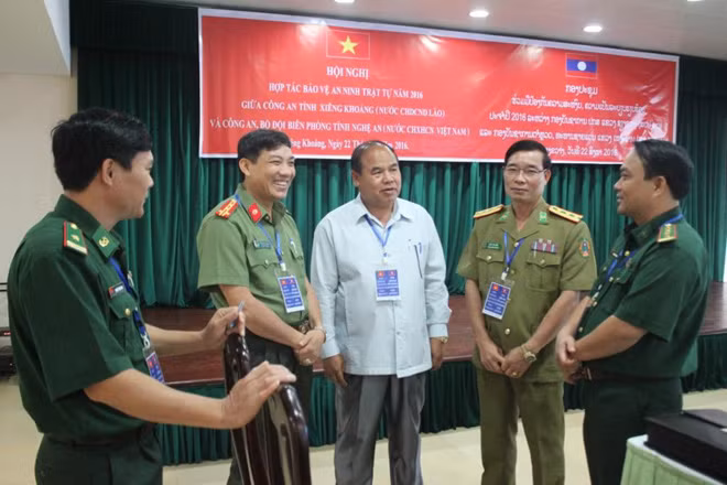 Các đại biểu trao đổi thông tin liên quan đến tình hình ANTT mỗi nước.