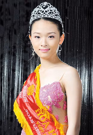 Trương Hồ Phương Nga khi đăng quang hoa hậu. Trương Hồ Phương Nga khi đăng quang hoa hậu.