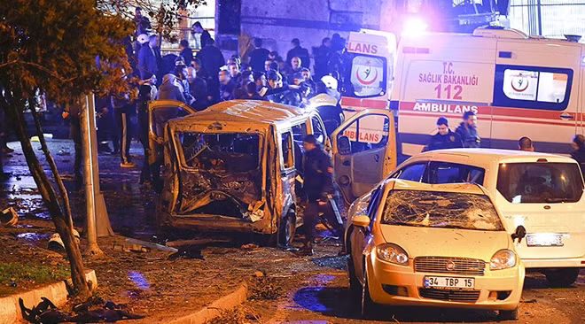 Hiện trường vụ đánh bom. Ảnh: Reuters