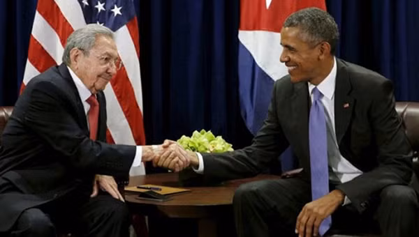 Cái bắt tay thân thiện Mỹ - Cuba ngày 29-9-2015.