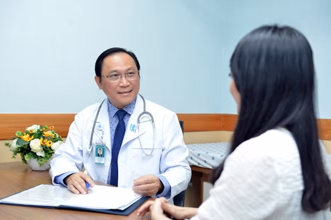 Bác sĩ BV ĐHYD TP HCM tư vấn về ung thư gan cho bệnh nhân