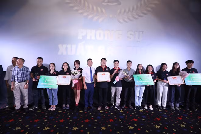 Các nhà làm phim thể loại phóng sự nhận giải