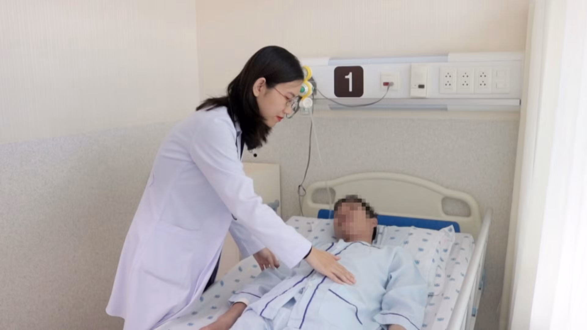 Bị nhiễm độc thạch tín do “thích” đốt thuốc xông nhà lấy may