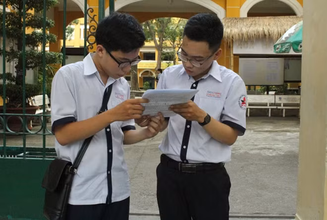 Thí sinh than đề thi môn Vật lý và Sinh học khó