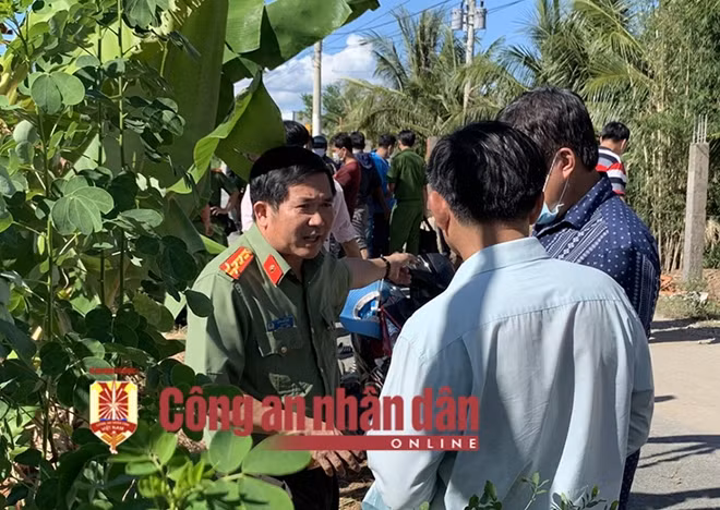 Đại tá Đinh Văn Nơi trực tiếp chỉ đạo tại hiện trường.