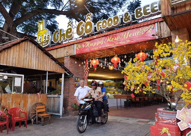 Nhiều nhà hàng, quán ăn trên địa bàn quận Ninh Kiều (TP Cần Thơ) linh hoạt thực hiện dịch vụ đưa rước khách "nhậu" miễn phí.