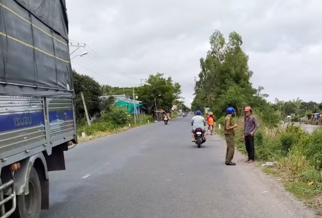 Cơ quan Công an khám nghiệm hiện trường mà Tân báo tin cướp giả.
