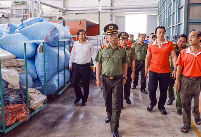 Thứ trưởng Nguyễn Văn Thành cùng Đoàn công tác Bộ Công an kiểm tra công tác PCCC tại Công ty Công ty Kwong Lung–Meko.