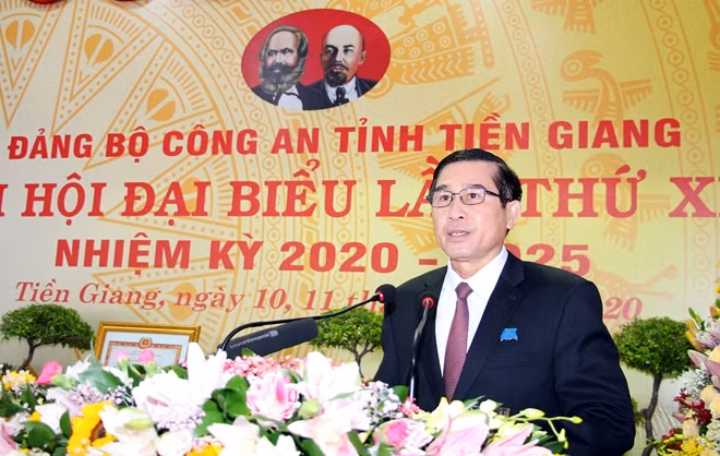 Đồng chí Lê Văn Hưởng, Phó Bí thư Tỉnh ủy - Chủ tịch UBND tỉnh Tiền Giang phát biểu tại đại hội.