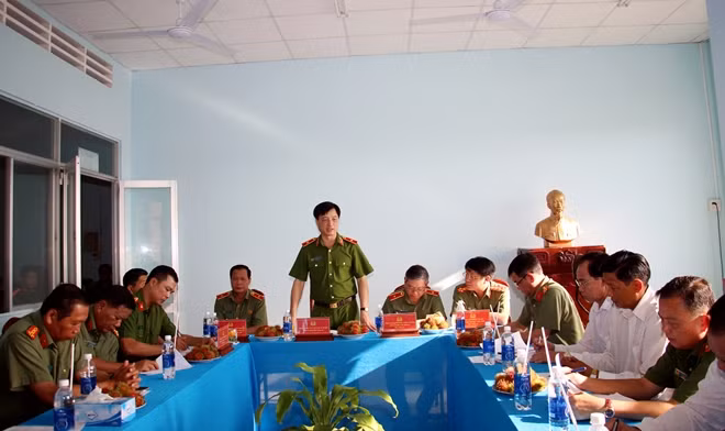 Thứ trưởng Nguyễn Duy Ngọc phát biểu khi kiểm tra công tác thực tế tại Công an xã Mỹ Khánh (huyện Phong Điền, TP Cần Thơ).