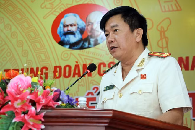 Thượng tá Nguyễn Tấn Phúc, Bí thư Đảng ủy - Trung đoàn Trưởng Trung đoàn CSCĐ Tây Nam Bộ phát biểu tại Đại hội.