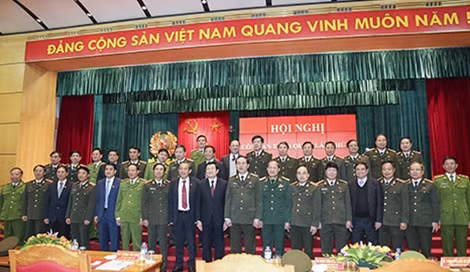 Chủ tịch nước Trương Tấn Sang, Bộ trưởng Trần Đại Quang với các đại biểu tham dự Hội nghị.