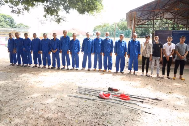 Các đối tượng cùng tang vật. Các đối tượng cùng tang vật.