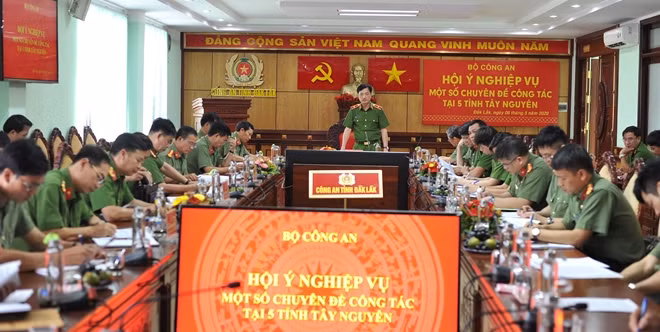 Toàn cảnh hội nghị