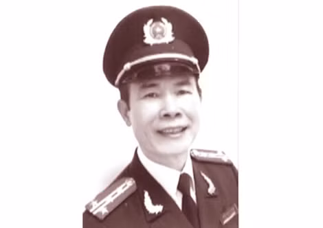 Đại tá, nhà văn Trần Phúc Dương.