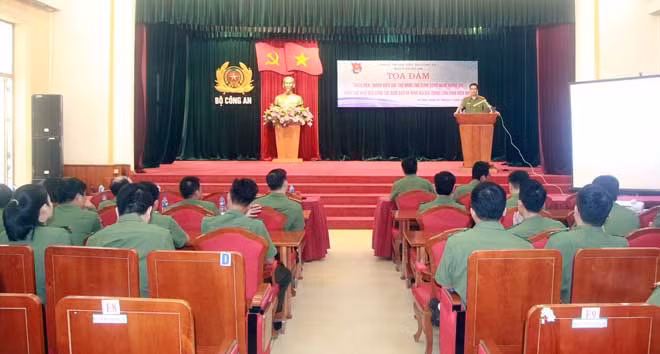 Toàn cảnh buổi toạ đàm.
