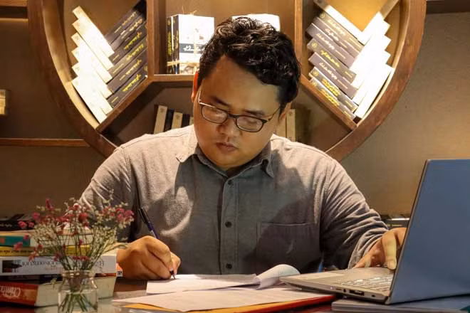 John Nguyễn đang hoàn thiện bản thảo kịch bản.