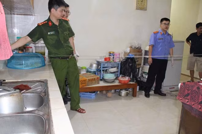 Cơ quan chức năng đang tiến hành khám nghiệm hiện trường.