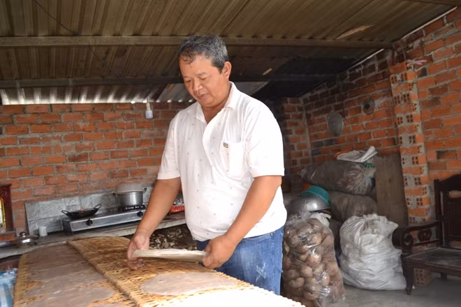 Nghề làm bánh tráng phơi sương Trảng Bàng hiện vẫn đang trong hành trình bảo tồn và giữ gìn.