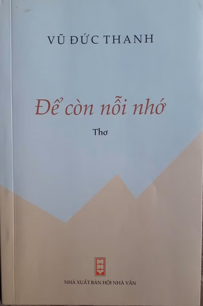 Tập thơ “Để còn nỗi nhớ” của nhà thơ Vũ Đức Thanh.