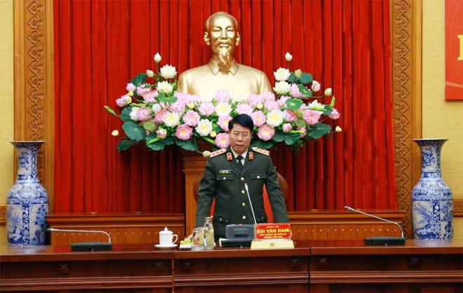 Thứ trưởng Bùi Văn Nam phát biểu tại Phiên họp.