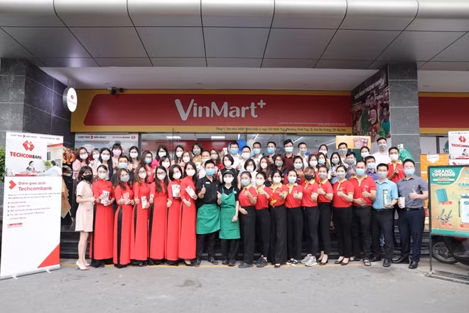 Đội ngũ nhân sự mô hình VCLife trong ngày đầu ra mắt.