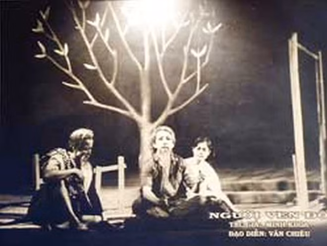 Cảnh trong vở "Người ven đô".