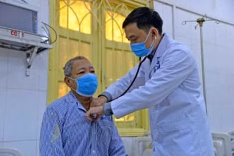 Bệnh nhân tiểu đường uống thuốc mua trên mạng phải nhập viện cấp cứu.