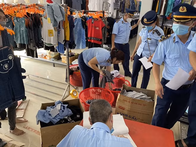Đẩy mạnh ứng dụng CNTT trong đấu tranh phòng chống buôn lậu, gian lận thương mại và hàng giả.