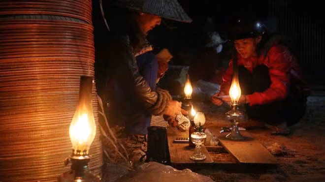 Đèn dầu nhà quê. Đèn dầu nhà quê.