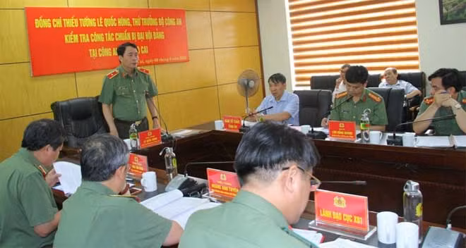 Thứ trưởng Lê Quốc Hùng phát biểu tại buổi làm việc.