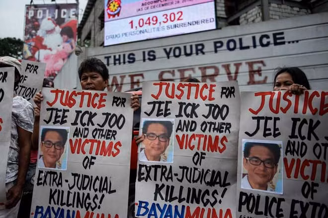 Người dân Philippines biểu tình sau cái chết của doanh nhân Hàn Quốc Jee Ick Joo. (Ảnh The Wall Street Journal).