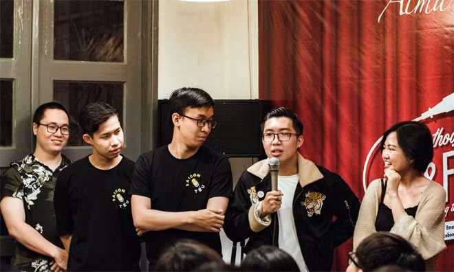 “Lực lượng” nghệ sĩ hài độc thoại của Saigon Tếu (từ trái qua): Tùng BT, Uy Nguyễn, Uy Lê, Phương Nam. “Lực lượng” nghệ sĩ hài độc thoại của Saigon Tếu (từ trái qua): Tùng BT, Uy Nguyễn, Uy Lê, Phương Nam.