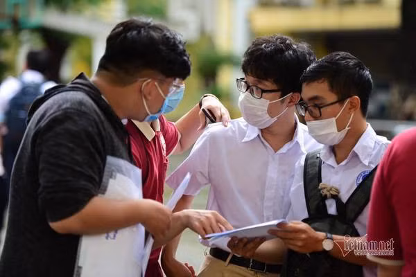 Mỗi kì xét tuyển đại học là cơ hội để bạn trẻ thực hiện ước mơ. Mỗi kì xét tuyển đại học là cơ hội để bạn trẻ thực hiện ước mơ.