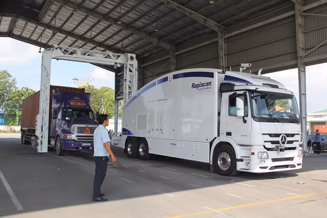 Hỗ trợ doanh nghiệp thông quan hàng hóa nhanh chóng để khôi phục hoạt động xuất, nhập khẩu.