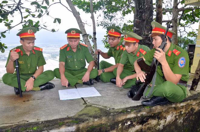Rút kinh nghiệm sau cuộc tuần tra.