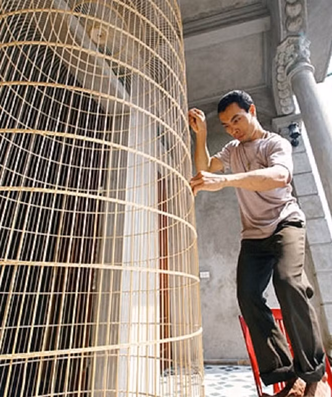 Chiếc lồng chim cao 3 mét.