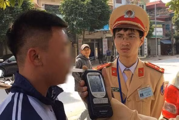 Em Đ.N.K. vi phạm nồng độ cồn ở mức 0,117 miligam/lít khí thở.