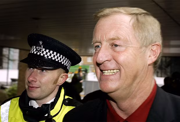 Charles Ingram và Chris Tarrant.