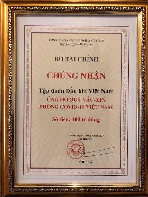Chứng nhận Petrovietnam ủng hộ Quỹ Vaccine phòng, chống dịch COVID-19.