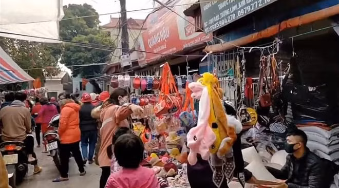 Một góc chợ Giầu (Trầu) ngày xuân.