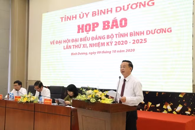 Đồng chí Bùi Minh Thạnh phát biểu tại buổi họp báo.