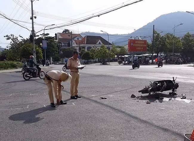 Công an huyện Đạ Huoai đang xác minh nguyên nhân vụ tai nạn Công an huyện Đạ Huoai đang xác minh nguyên nhân vụ tai nạn