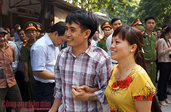 Hạnh phúc tay trong tay.