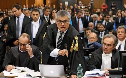 Các thẩm phán Giuseppe Cascini, Paolo Ielo và Luca Tescaroli trong phiên xử đầu tiên hôm 6/11. Ảnh: ANSA.