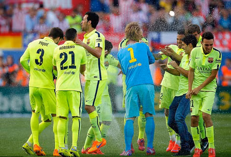 Màn ăn mừng của các ngôi sao Barca. Ảnh: Getty Images