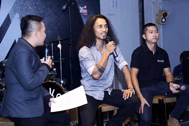 Với music video “Rain”, Phạm Anh Khoa tiếp tục thể hiện sở trường hát Rock để khẳng định việc vẫn đang duy trì hoạt động với dòng nhạc gắn liền với tên tuổi. Bài hát chủ đề trong sản phẩm này là ca khúc tiếng Anh mới nhất do chính Phạm Anh Khoa sáng tác và thể hiện.