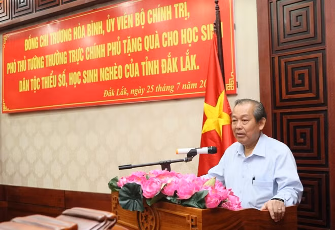 Phó Thủ tướng Thường trực Trương Hòa Bình phát biểu tại buổi trao học bổng