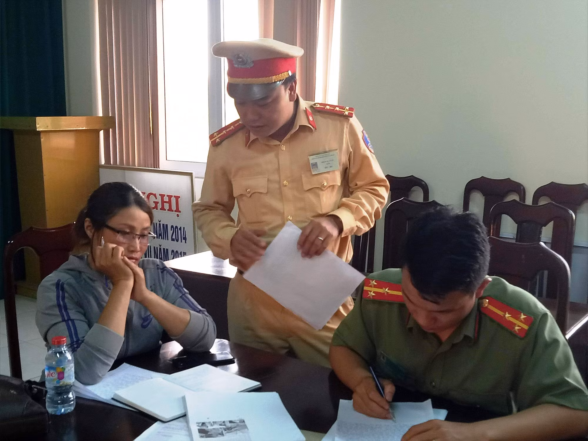 Vi phạm giao thông còn quay clip đưa lên mạng nói xấu CSGT